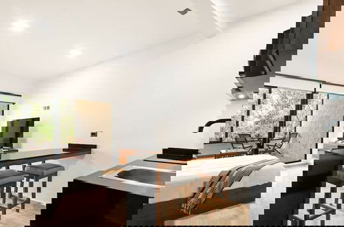 Foto 5 - Spacious Loft w Garden View Pool Jacuzzi GYM