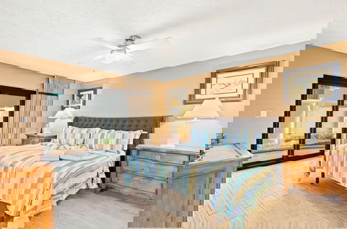 Foto 5 - Steps to Paradise: Ground-floor 2br/2ba Beachfront Condo, Sleeps 8, Gulf Views!