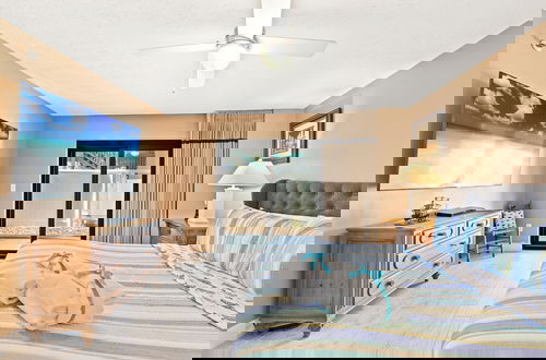 Foto 3 - Steps to Paradise: Ground-floor 2br/2ba Beachfront Condo, Sleeps 8, Gulf Views!