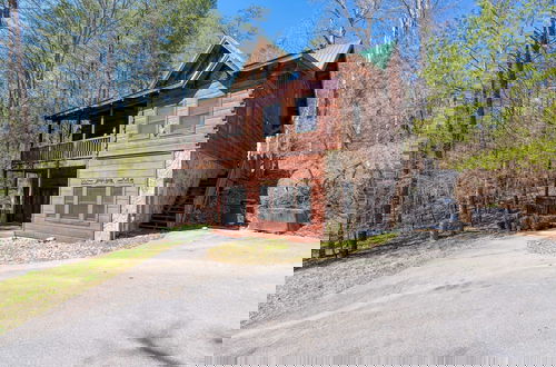 Foto 43 - Hottub, Game Room, Forest Views, Near Gatlinburg Four Bears Lodge by Avantstay