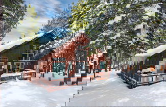 Photo 1 - Pinewood Lodge by Avantstay Cozy Cabin Near Ski Resorts & Hiking