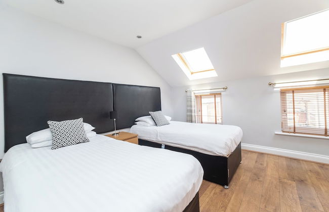 1 Bedroom Twin Apartment - Photo 2
