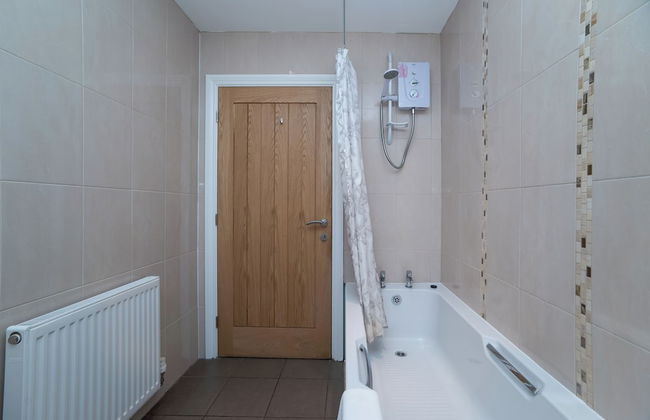 1 Bedroom Twin Apartment - Photo 8