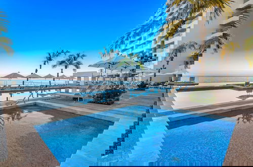 Foto 26 - Stunning Beachfront Condo - Sea Views