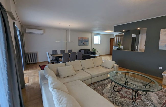 Spacious and Sunlit Seaside Flat - Photo 33