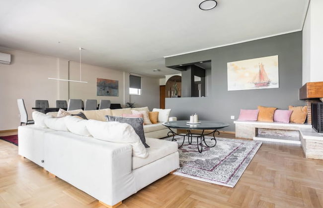 Spacious and Sunlit Seaside Flat - Photo 39