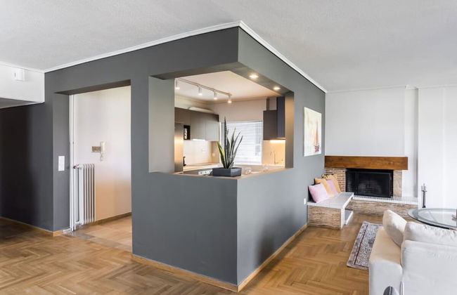 Spacious and Sunlit Seaside Flat - Photo 12