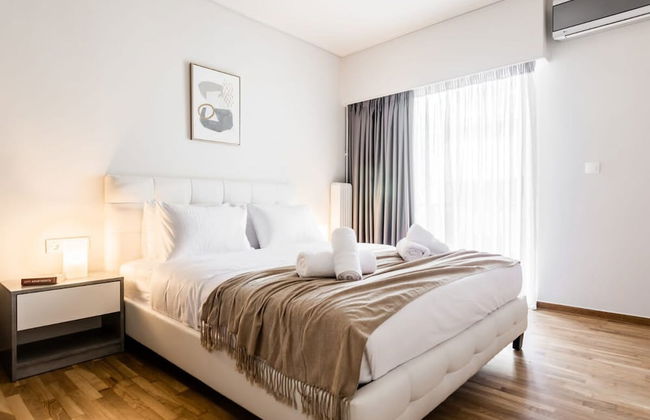 Spacious and Sunlit Seaside Flat - Photo 6