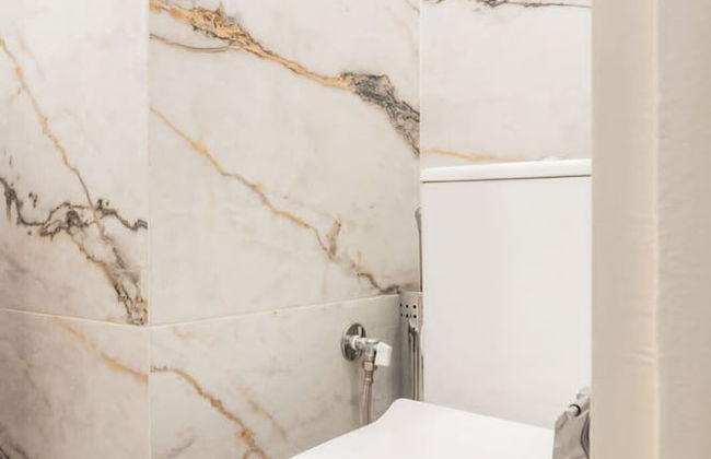 Spacious and Sunlit Seaside Flat - Photo 21