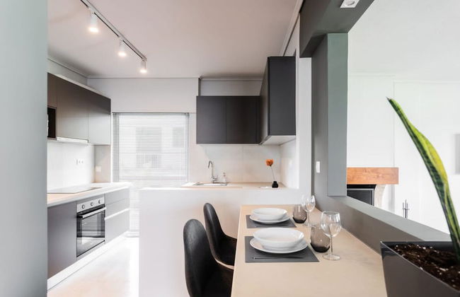 Spacious and Sunlit Seaside Flat - Photo 44