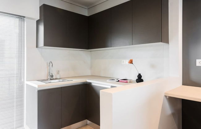 Spacious and Sunlit Seaside Flat - Photo 43