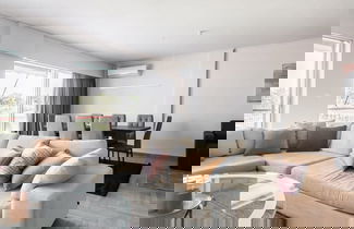 Foto 3 - Spacious and Sunlit Seaside Flat