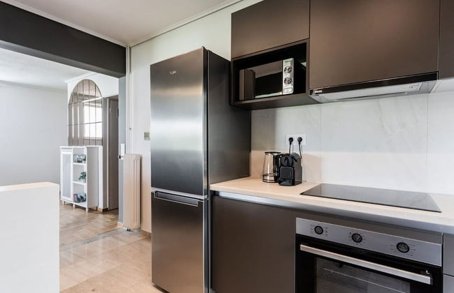 Spacious and Sunlit Seaside Flat - Photo 37