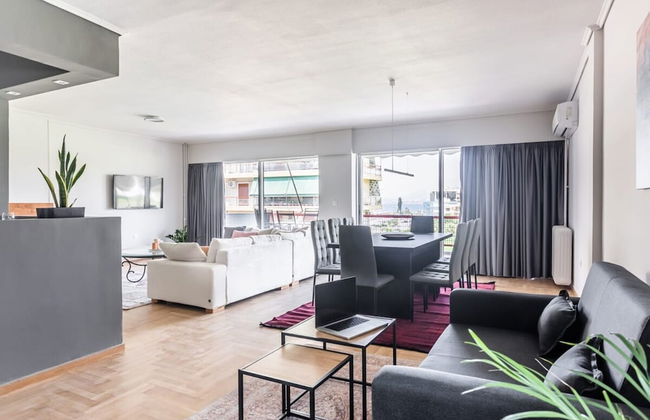 Spacious and Sunlit Seaside Flat - Photo 14