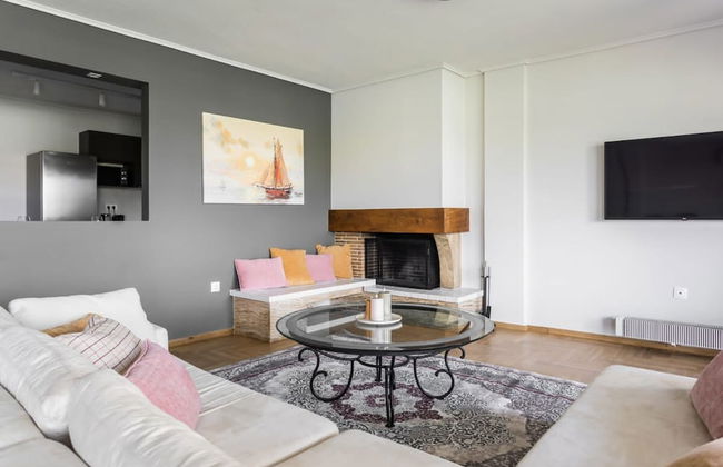 Spacious and Sunlit Seaside Flat - Photo 5