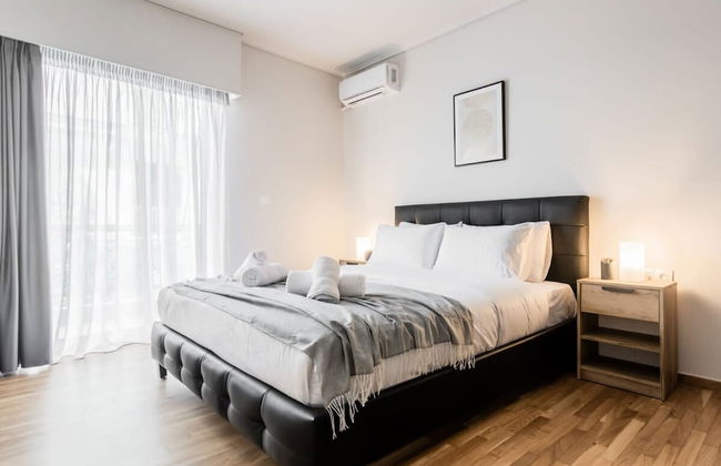 Spacious and Sunlit Seaside Flat - Photo 10