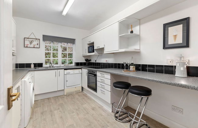 5 Sunny Cove - Direct Beach Access Sea Views - Photo 4