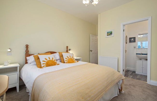 5 Sunny Cove - Direct Beach Access Sea Views - Photo 21