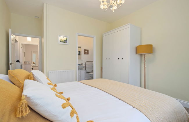 5 Sunny Cove - Direct Beach Access Sea Views - Photo 22