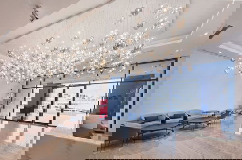 Foto 2 - Exquisite Living in Riviera One Bedroom