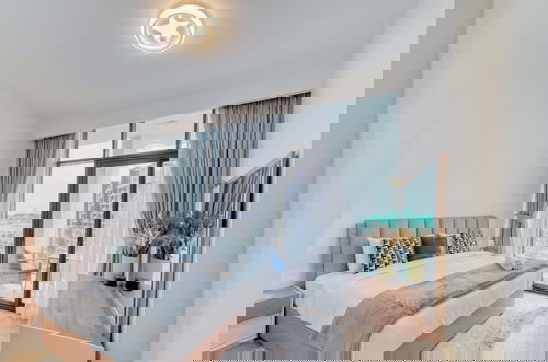 Foto 5 - Exquisite Living in Riviera One Bedroom