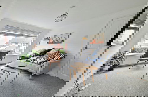 Foto 29 - 3 Bed House with Private Parking