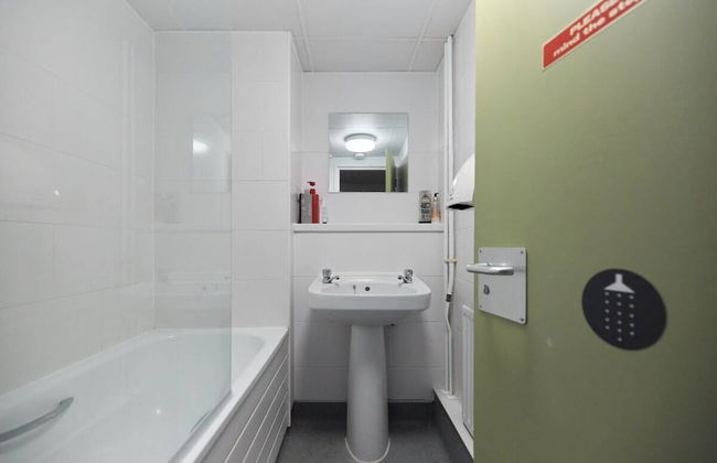 Classic Room 04 - Louise House Summer Youth Accommodation - Foto 7