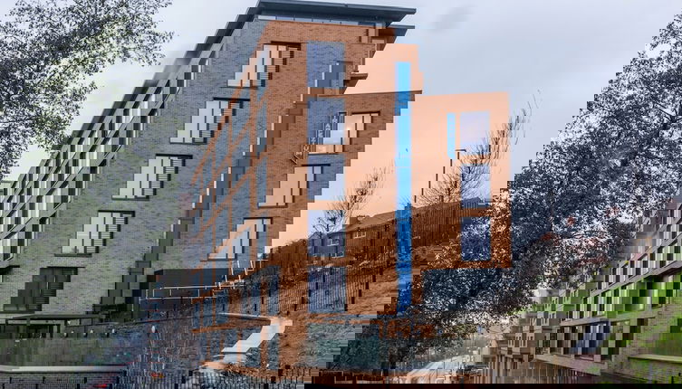 Foto 1 - Student Only Trapezium