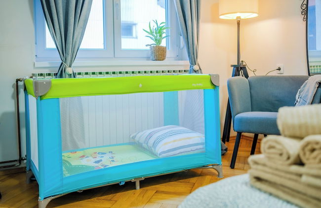 Peaceful Nest In City Center - Photo 25