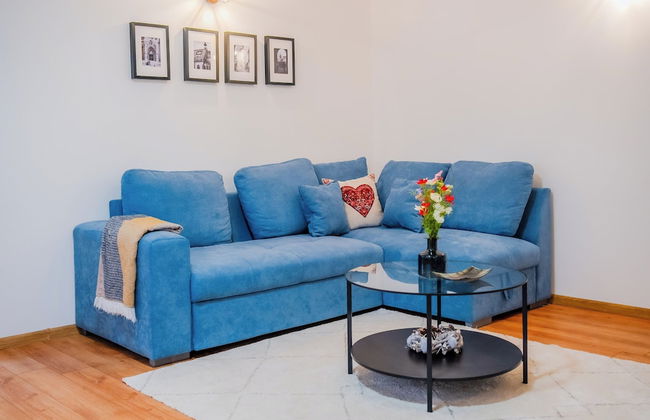 Peaceful Nest In City Center - Photo 16