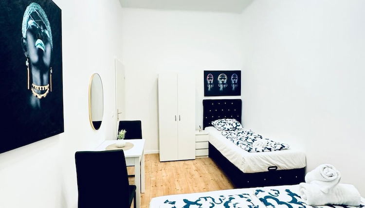 Foto 1 - 5BR Apartment Near Kaufpark Alterlaa