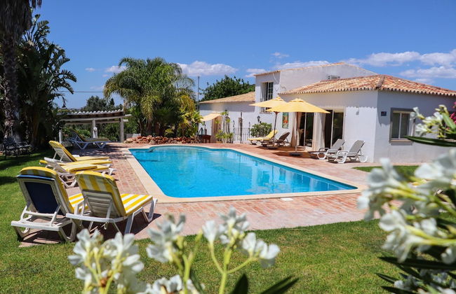 Idyllic Farm House With Huge Garden for 14pax - Foto 4