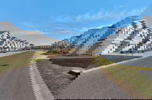 Foto 34 - Modern 3-bedroom Townhouse Minutes From the Beach!