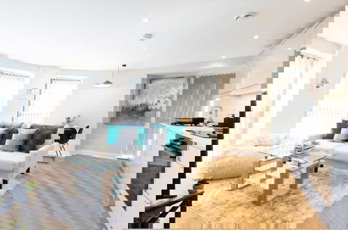 Foto 1 - Modern City Apartment - Sleeps 4 & Walk to Arena