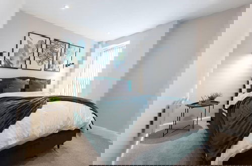Foto 3 - Modern City Apartment - Sleeps 4 & Walk to Arena