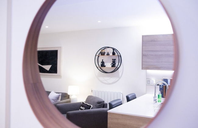 London Escape at Duke Avenue - Photo 1