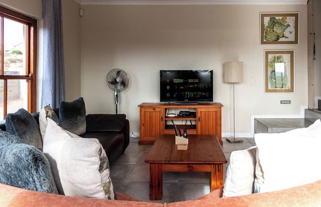 Serene Langebaan Getaway With Garden Views - Foto 11