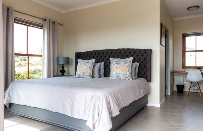 Serene Langebaan Getaway With Garden Views - Foto 3