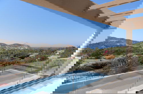 Foto 8 - Luxurious Villa Dias With Tennis Court by Estia