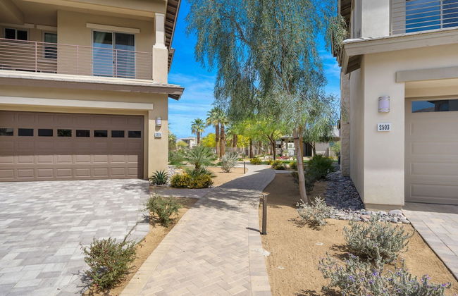 A Luxurious Oasis Experience in Desert Palm - Foto 13