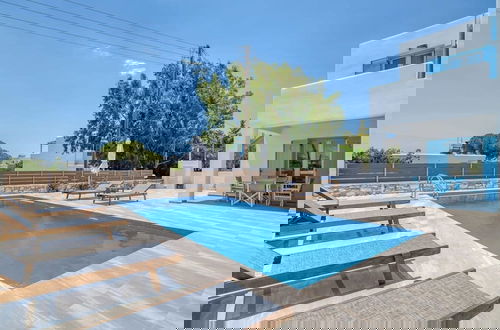 Foto 15 - Seaside Splendor - Apollo s Poolside Retreat