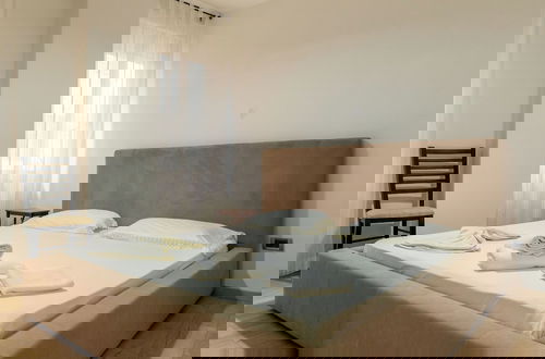 Photo 10 - Tirent Apartment - Spacious 2-Bedroom Stay Near Liqeni i Thatë