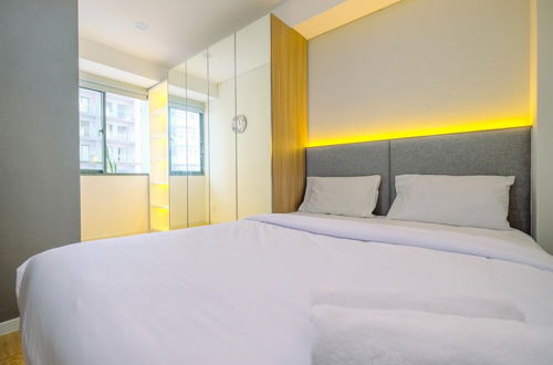 Photo 2 - Homey And Comfort Stay 2Br Daan Mogot City Apartment