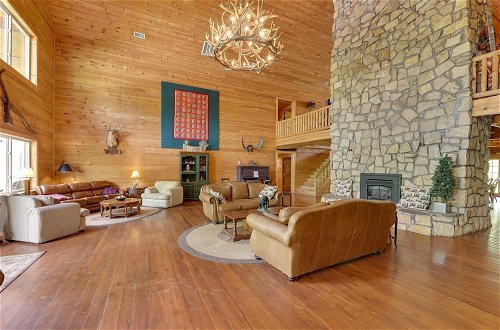 Foto 6 - Fraziers Bottom Cabin on 800 Acres of Land w/ Lake