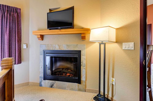 Photo 13 - Wisconsin Dells Resort Condo w/ 2 Fireplaces