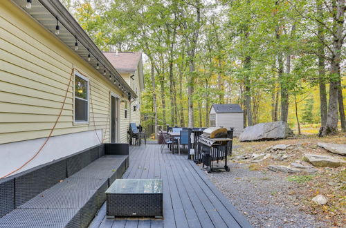 Foto 2 - Poconos Retreat w/ Private Hot Tub & Pool Access