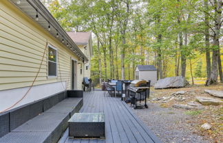 Foto 2 - Poconos Retreat w/ Private Hot Tub & Pool Access