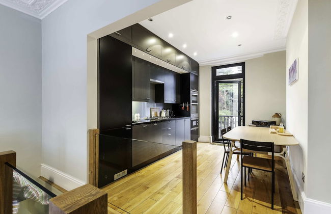 Stylish Kings Cross Apartment With Garden Retreat - Photo 12