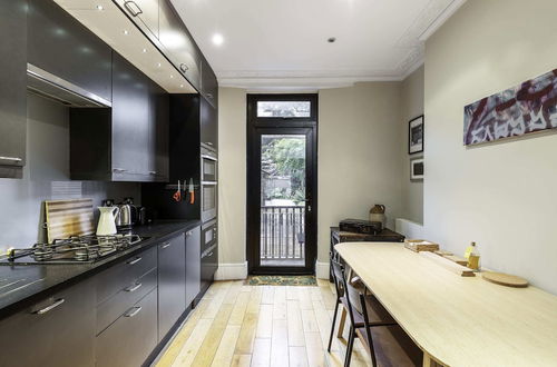 Photo 10 - Beautiful Two-bed Abode Near King Cross