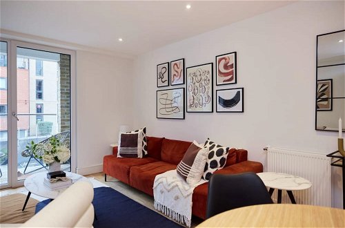Photo 10 - The Limehouse Cut Place - Spacious 2bdr Flat With Balcony